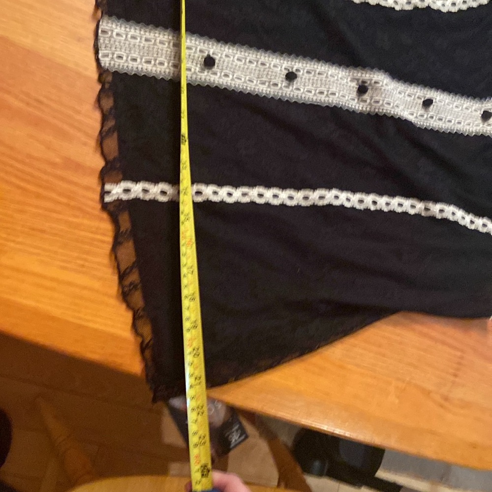 Lace v-neck tank - Picture 7 of 8